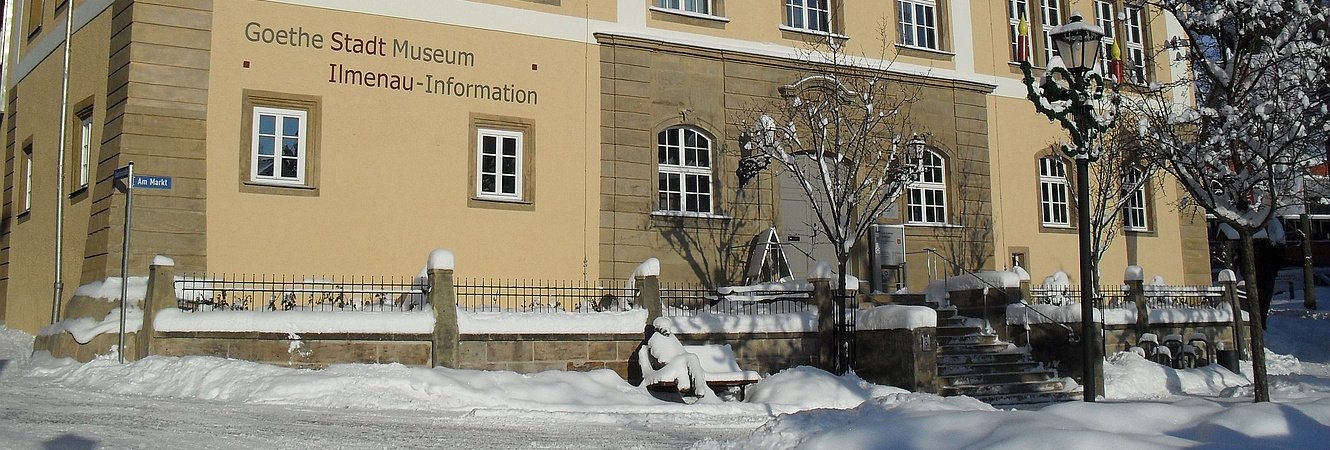 Amtshaus mit Goethe im Winter