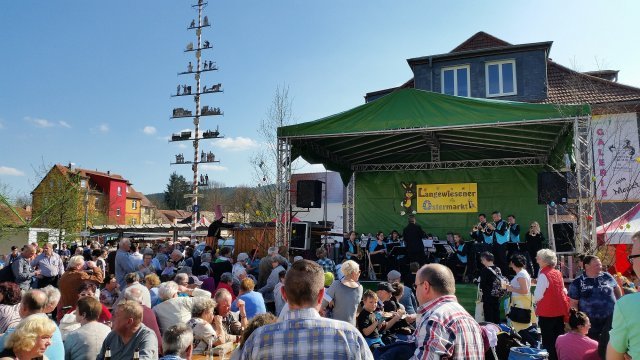 Ostermarkt Langewiesen Bühne.jpg